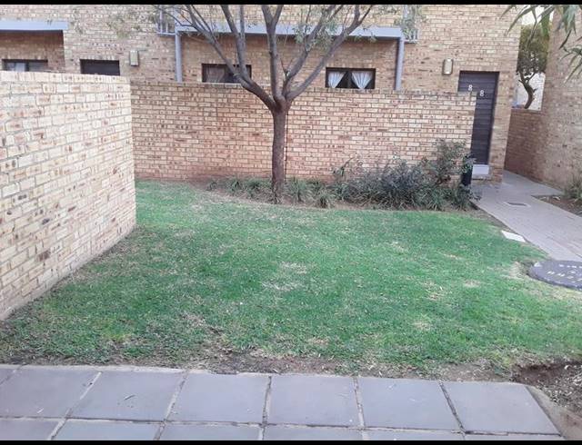 2 BEDROOM PROPERTY TO RENT IN ROOIHUISKRAAL NORTH
